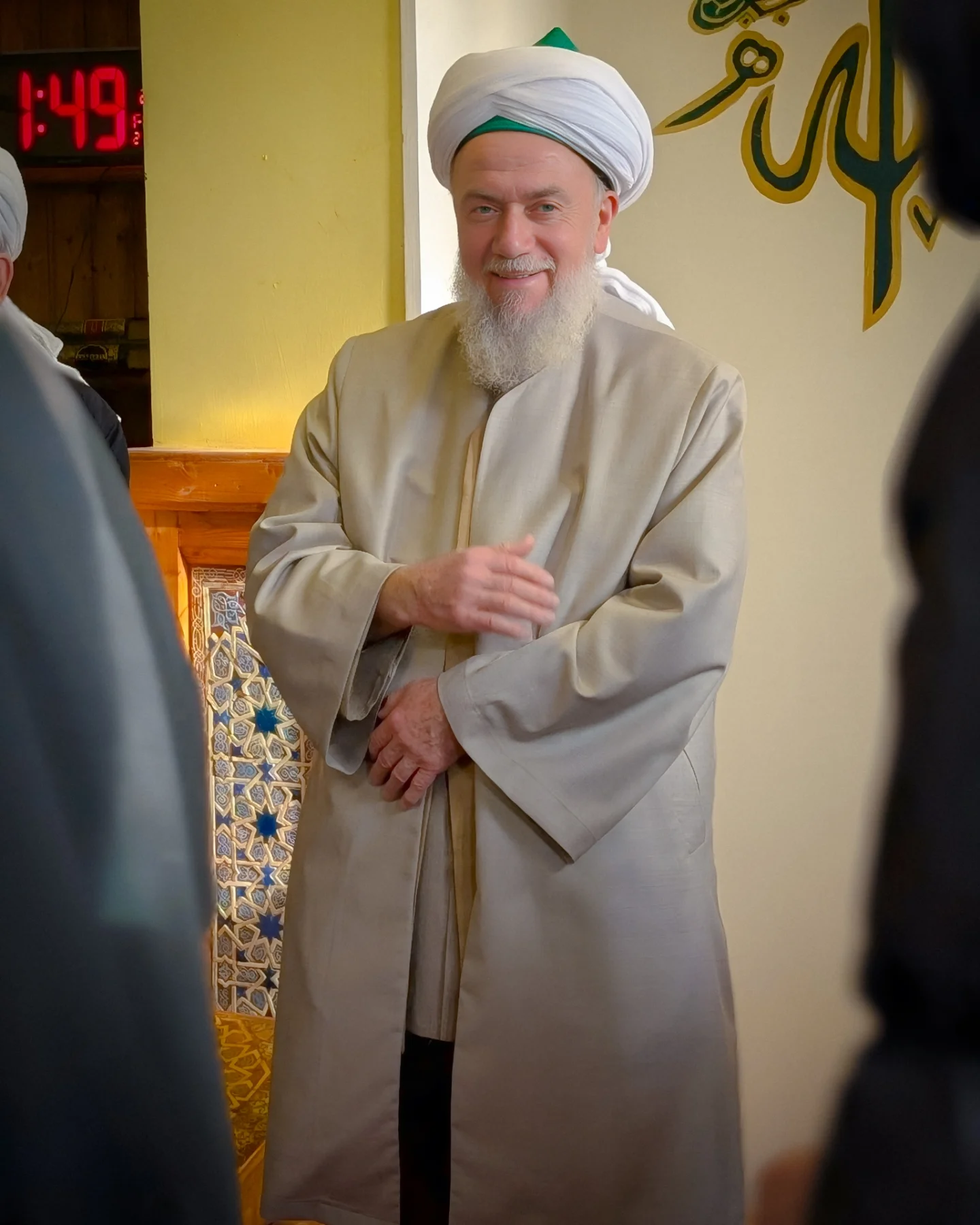 Greeting the murīds