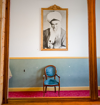 Mawlānā Shaykh Nāẓim's chair